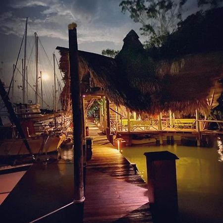 Tortugal Boutique River Lodge Рио Дулсе Екстериор снимка