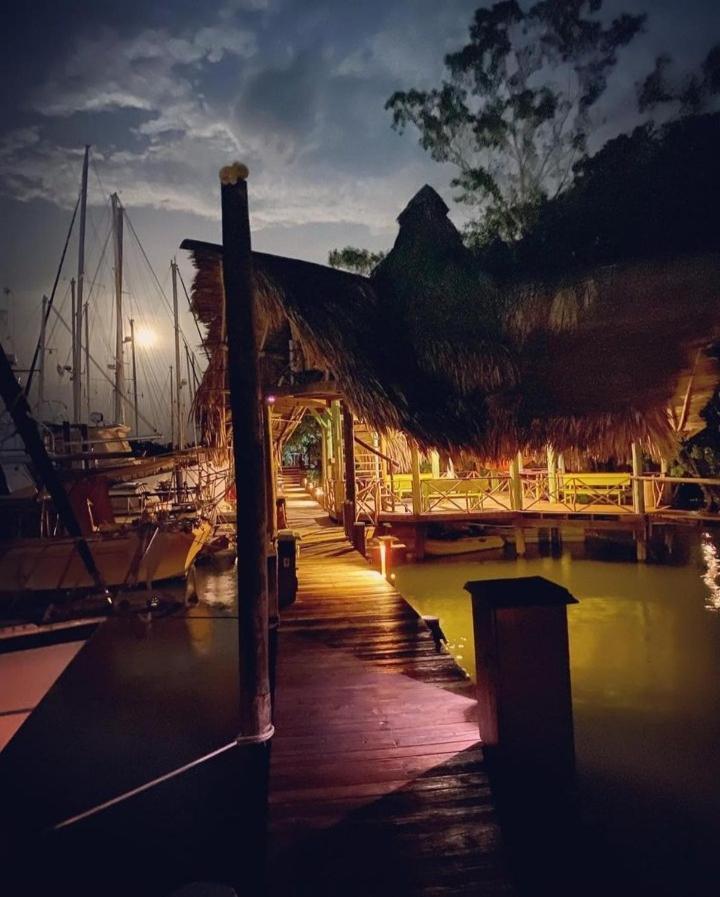 Tortugal Boutique River Lodge Рио Дулсе Екстериор снимка