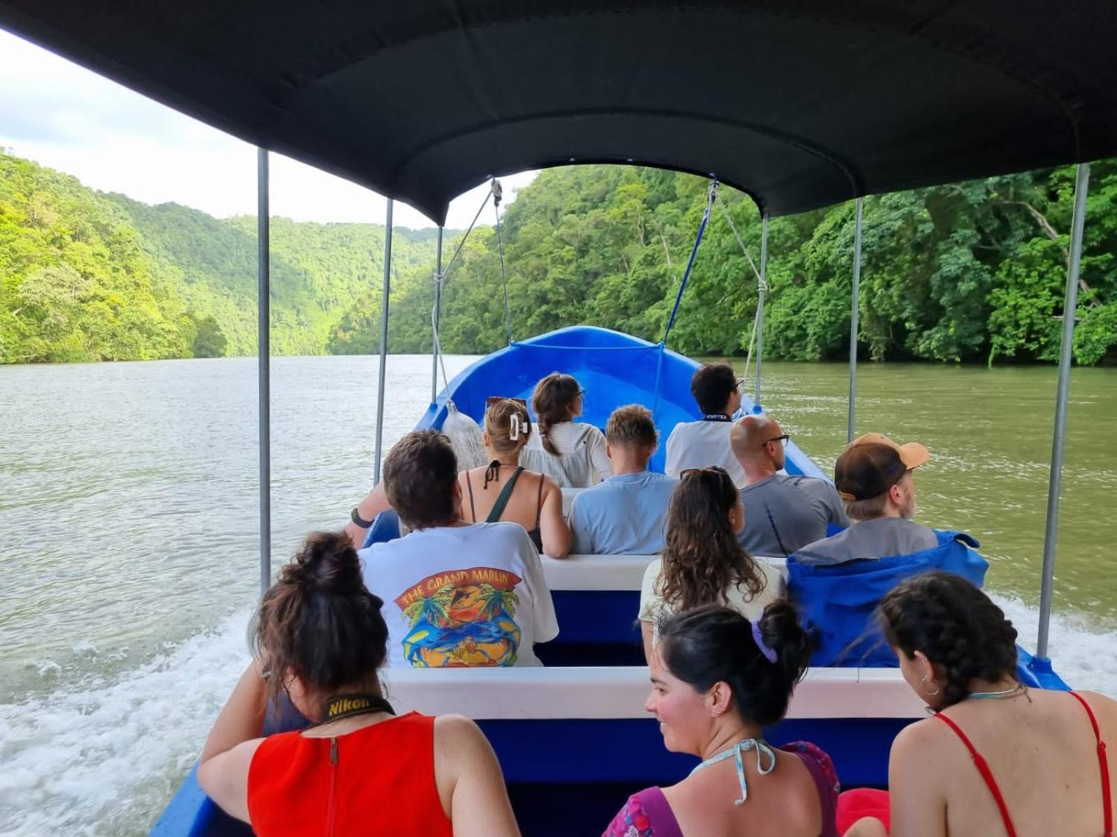 Tortugal Boutique River Lodge Рио Дулсе Екстериор снимка