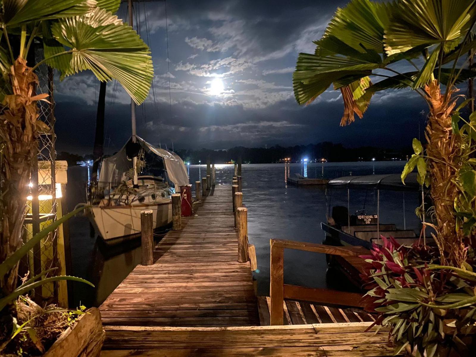 Tortugal Boutique River Lodge Рио Дулсе Екстериор снимка